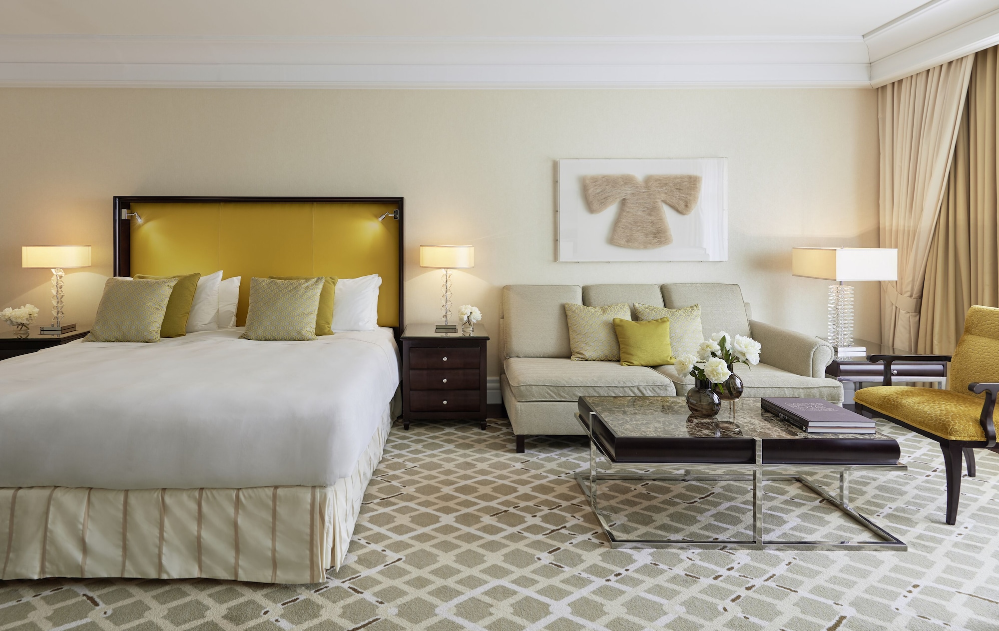 DELUXE, KING BED
