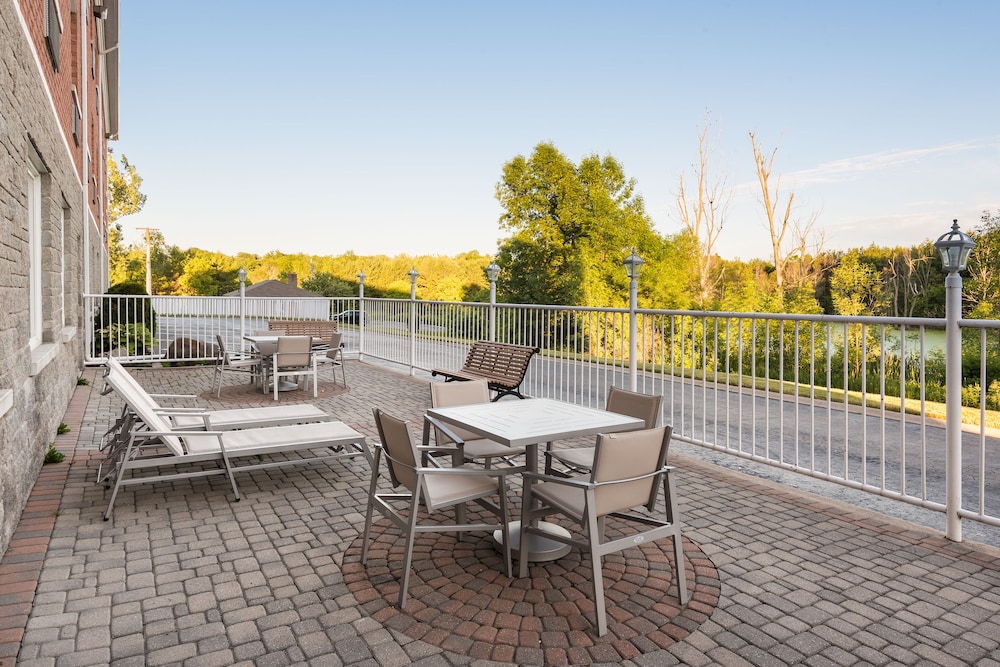 Best Western Plus 1000 Islands Hotel & Suites 17/24