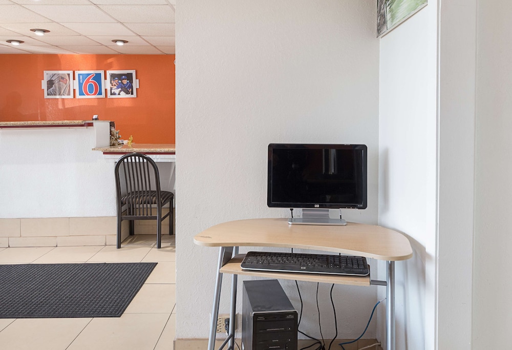 Motel6 San Antonio, TX - I-10 West 39/55