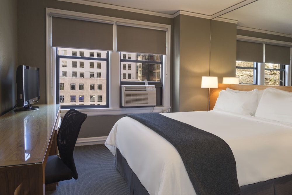 MODERN, STANDARD, KING BED, ACCESSIBLE