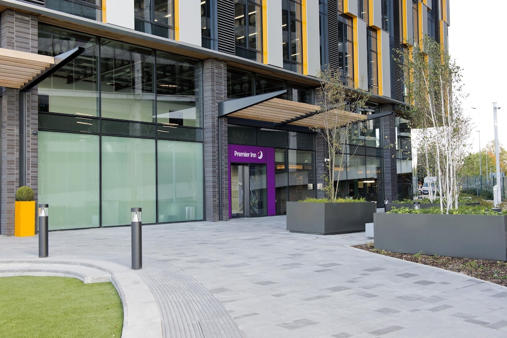 Premier Inn Manchester Salford Media City Hotel 37/44