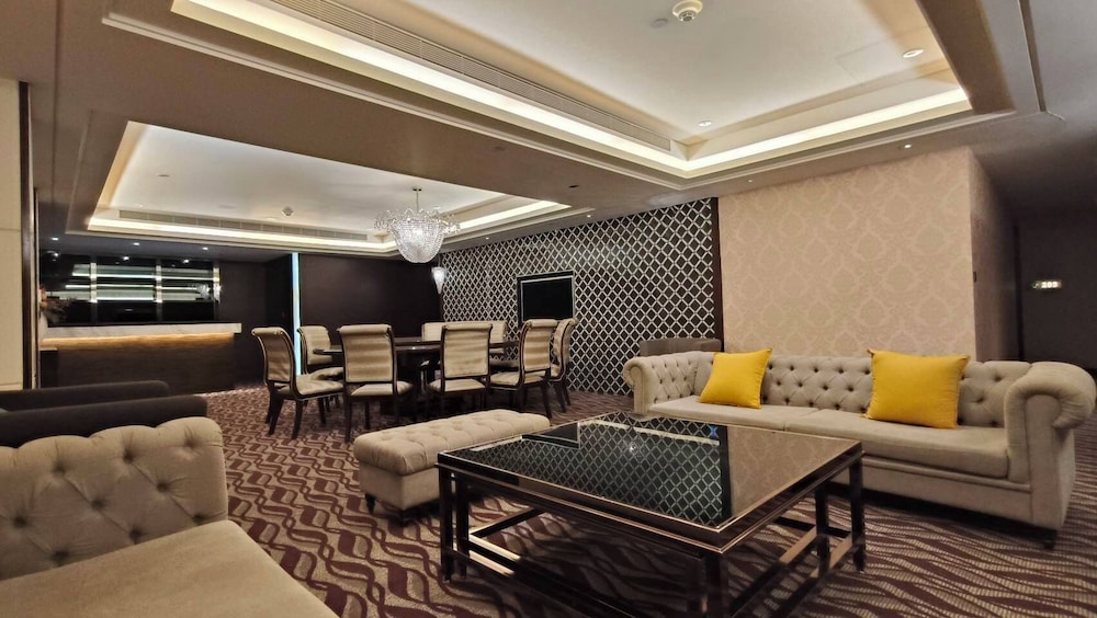 S Aura Hotel 33/50
