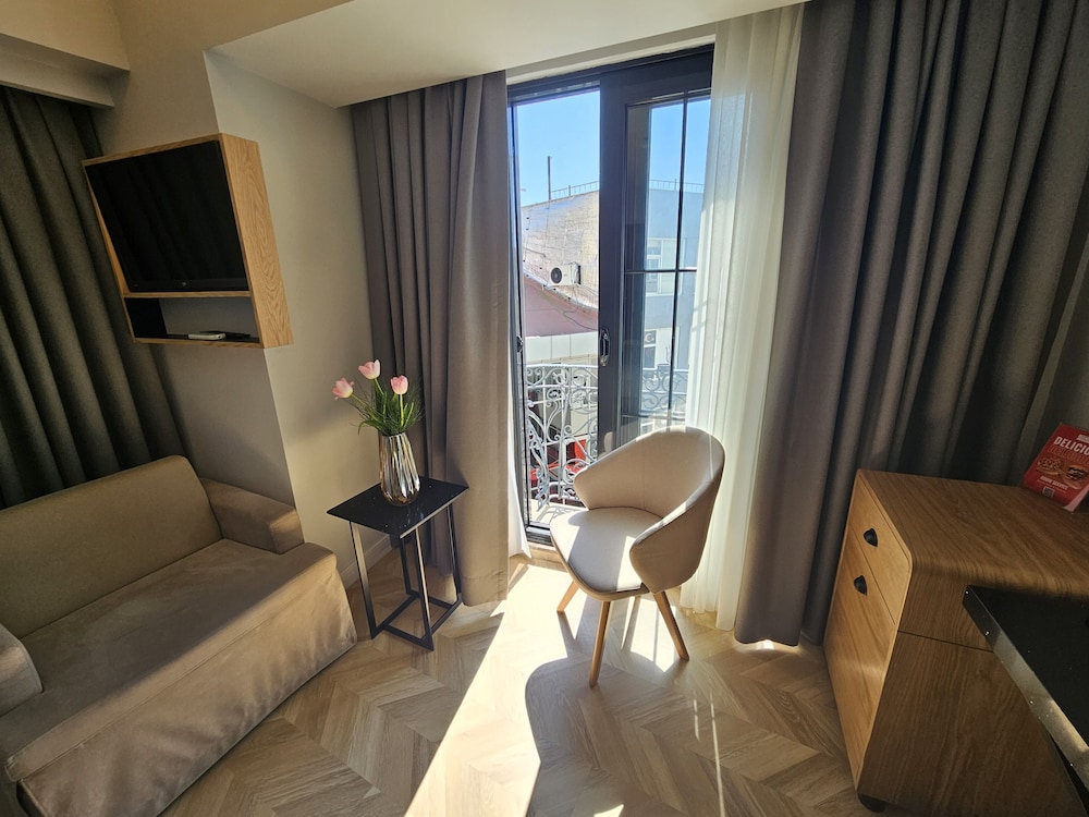 ANTHEMIS HOTEL 51/71