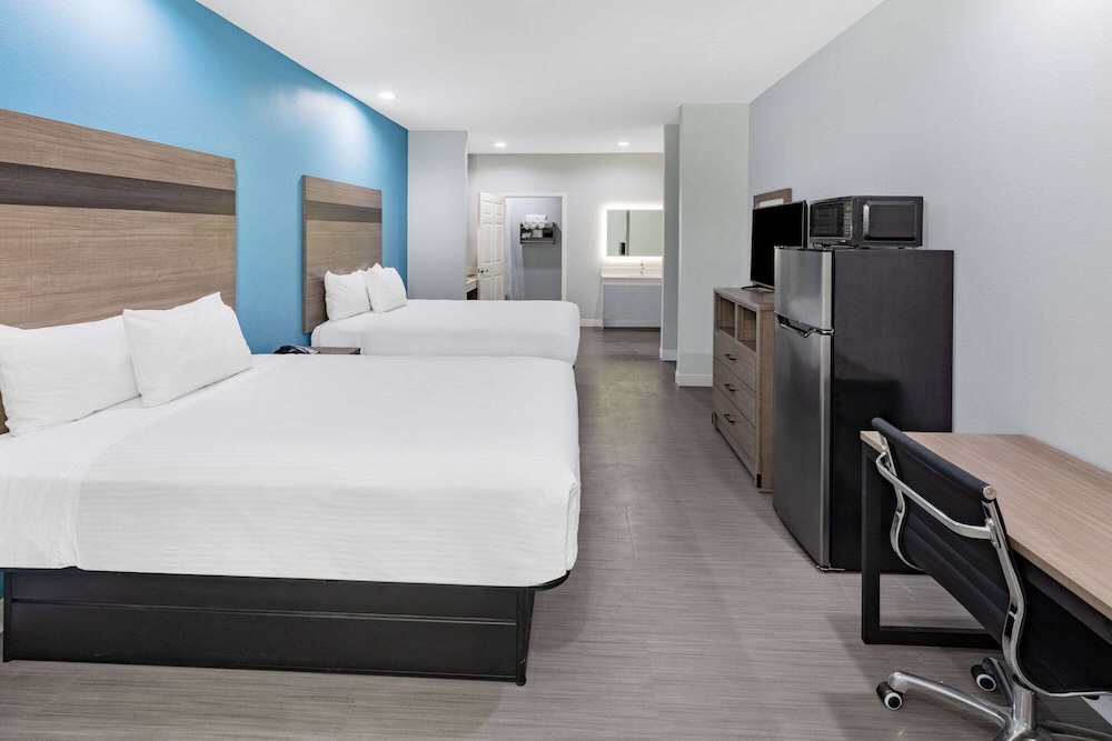 Baymont by Wyndham Freeport Texas 19/50