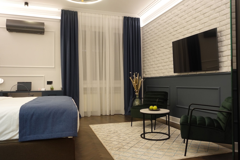 One Luxury Suites 29/72
