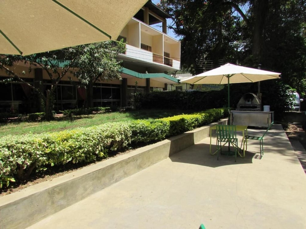 The Equator Hotel 4/60