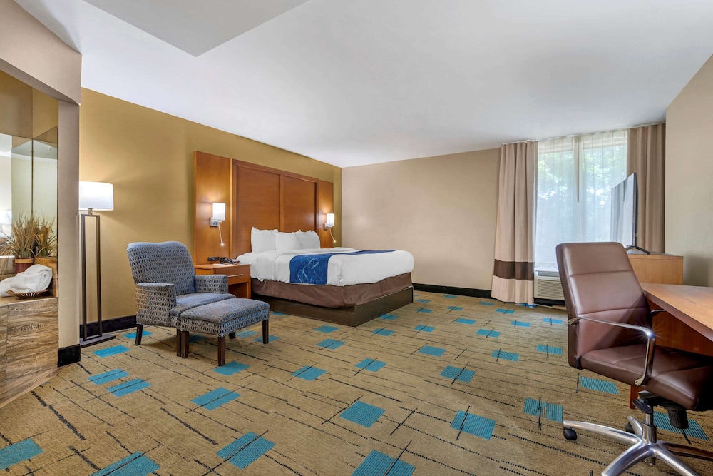 Comfort Suites Near McAs Beaufort 22/28