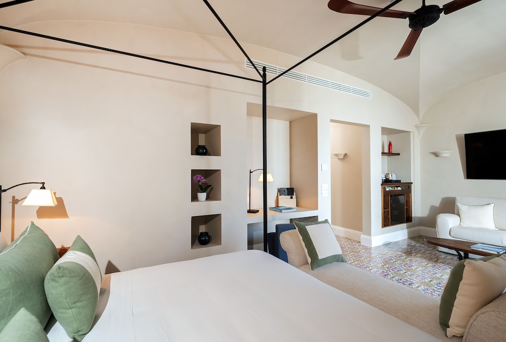 Signature, Pool, Suite, Queen Bed