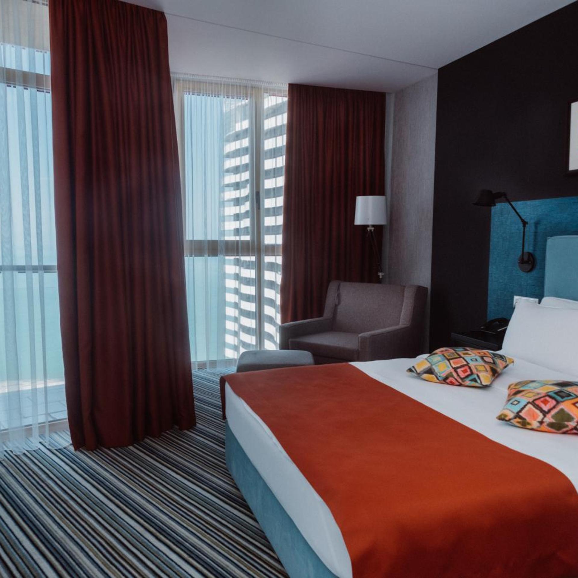 غرفة ديلوكس ثلاثية بإطلالة على البحر، Tangerine Apart Hotel Batumi 8/10