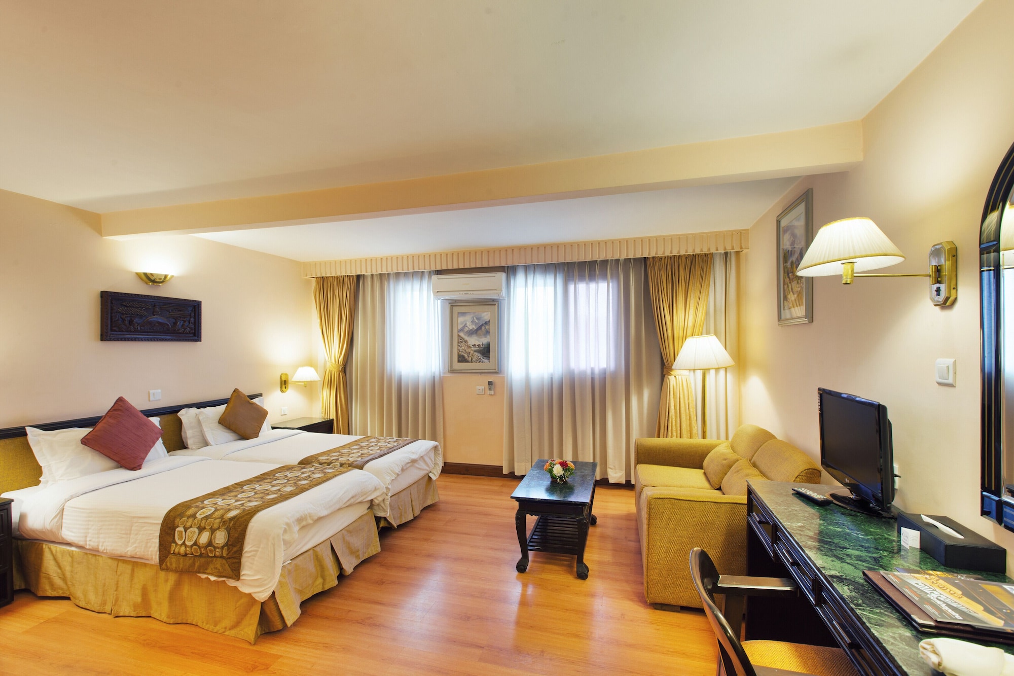 DELUXE, TWIN BEDS