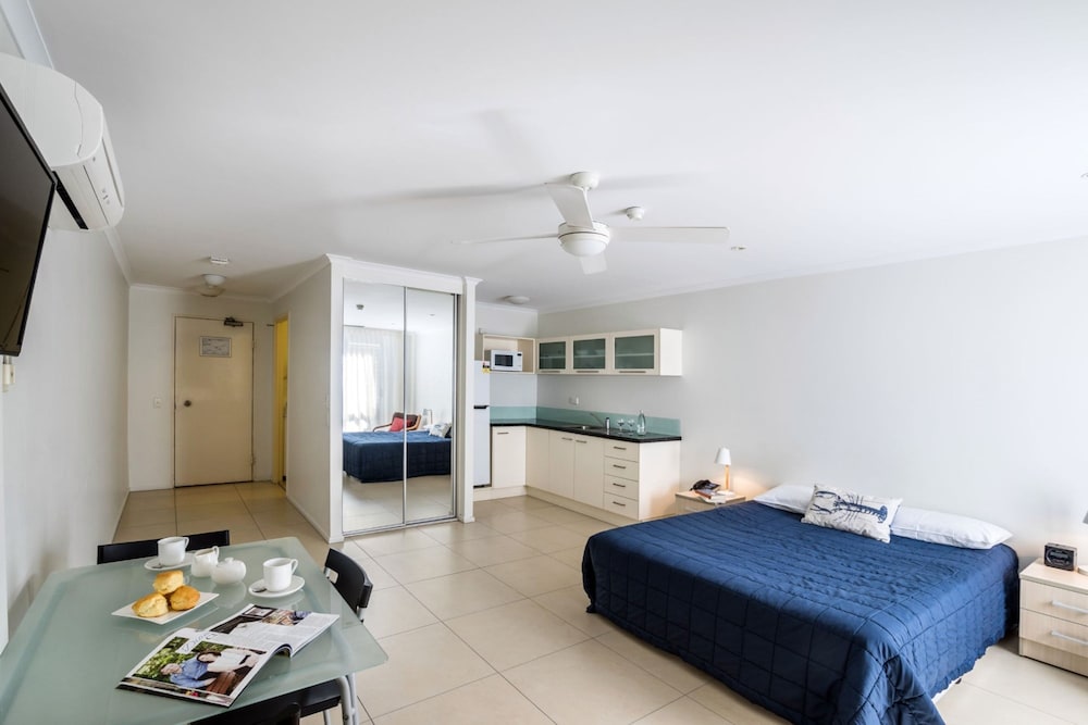 Newport Mooloolaba 12/76