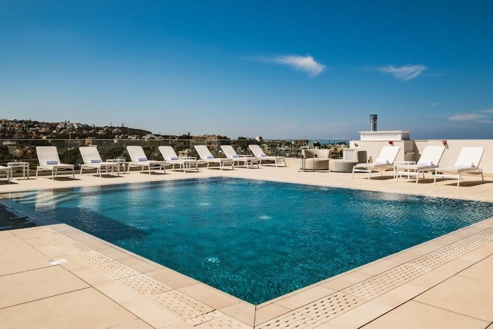AC Hotel St. Julian's 37/40