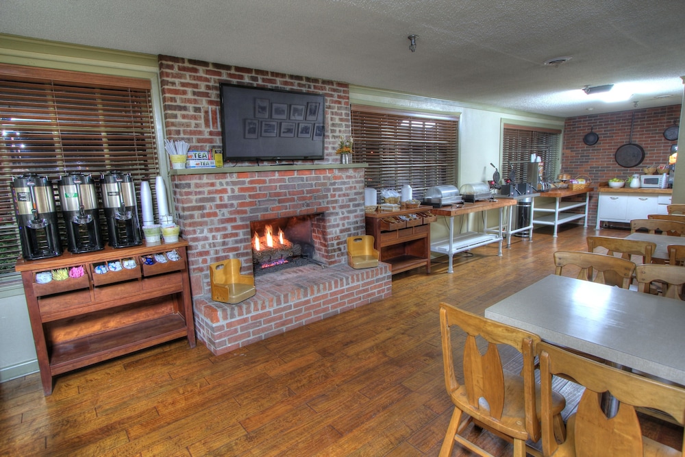 The Historic Gatlinburg Inn 56/66