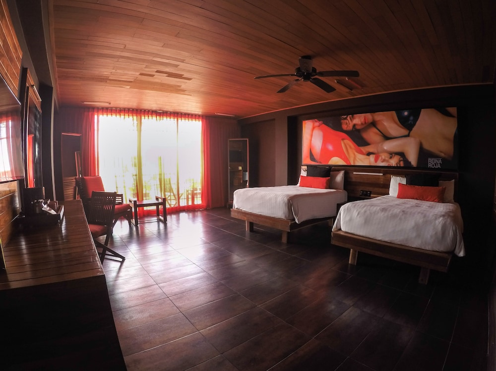 Reina Roja Hotel 32/57