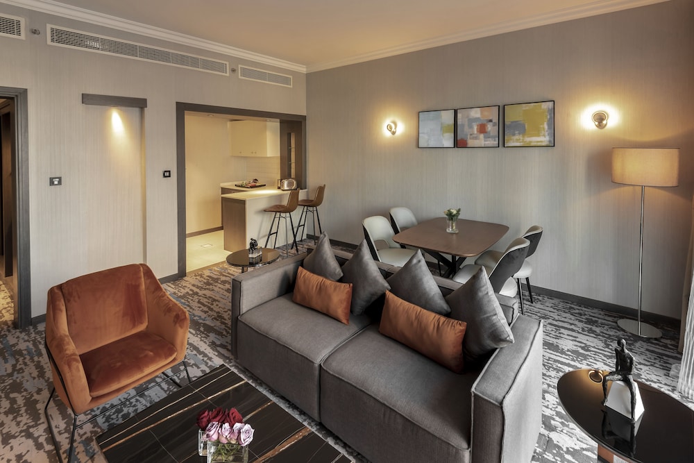 Edge Creekside Hotel 36/48