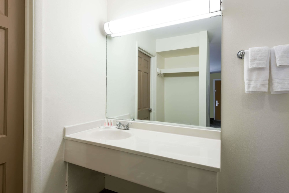 Red Lion Inn & Suites Junction City 16/29