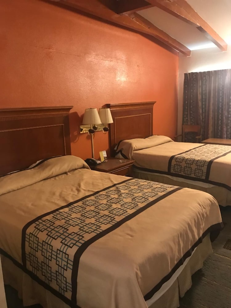 Wayfarer Motel 5/18