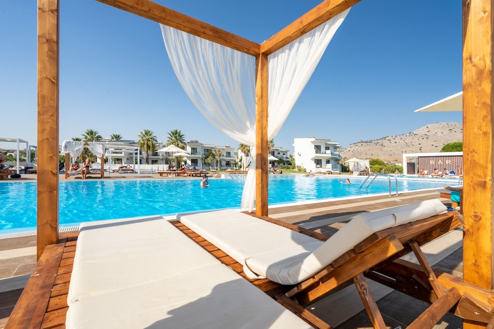 Kamari Plus Hotel 22/49