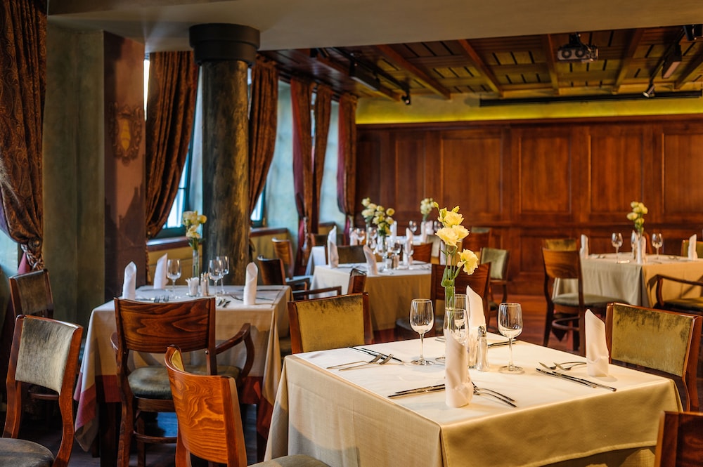 restaurant cafeteria
