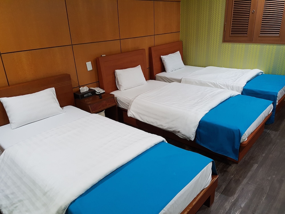 Hotel At Home 16/51