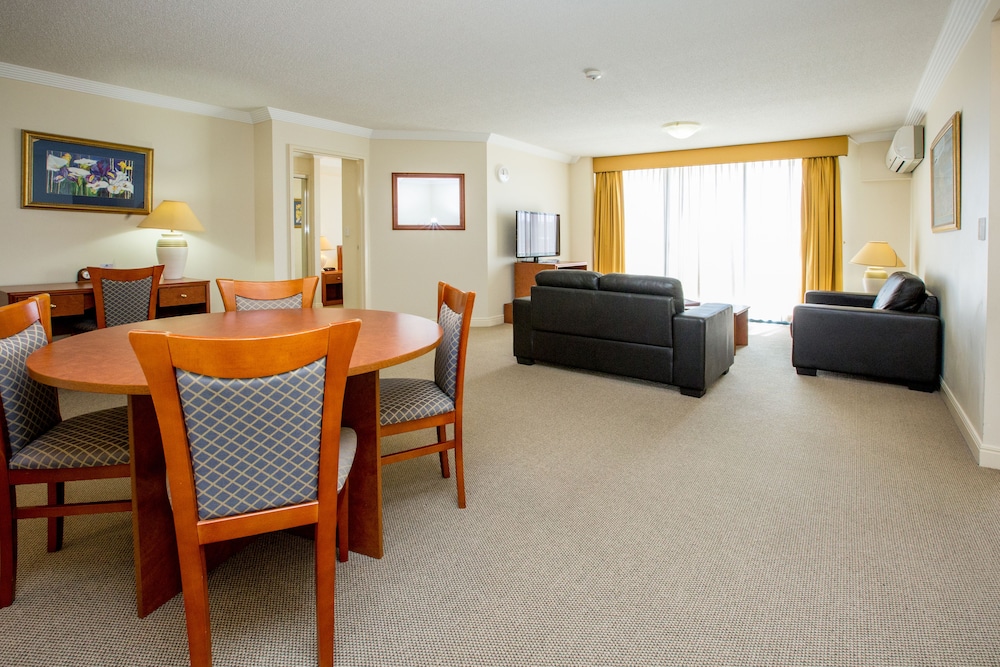 Springwood Tower Apartment Hotel 37/63