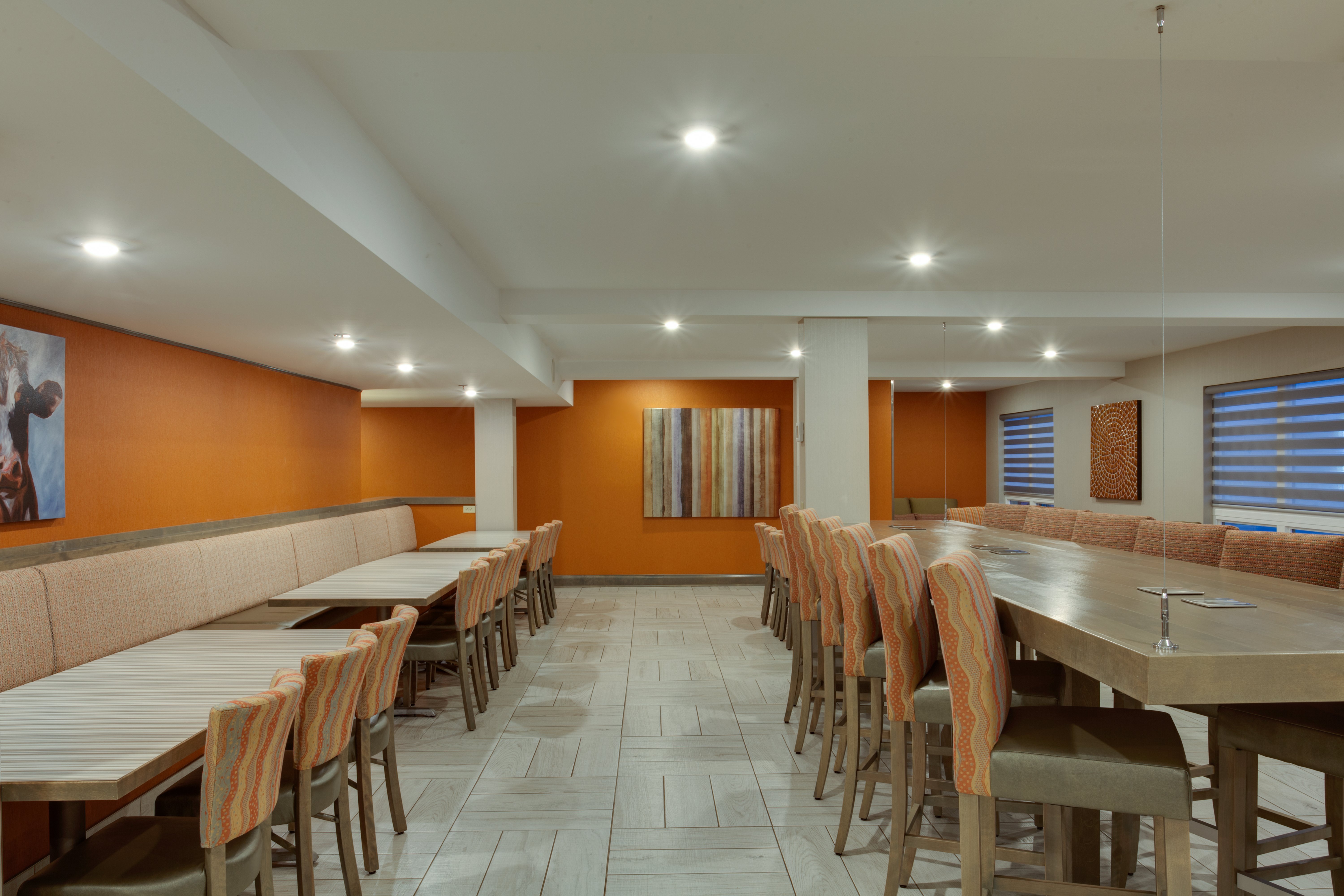 Holiday Inn Express Suites Fredericton 60/76