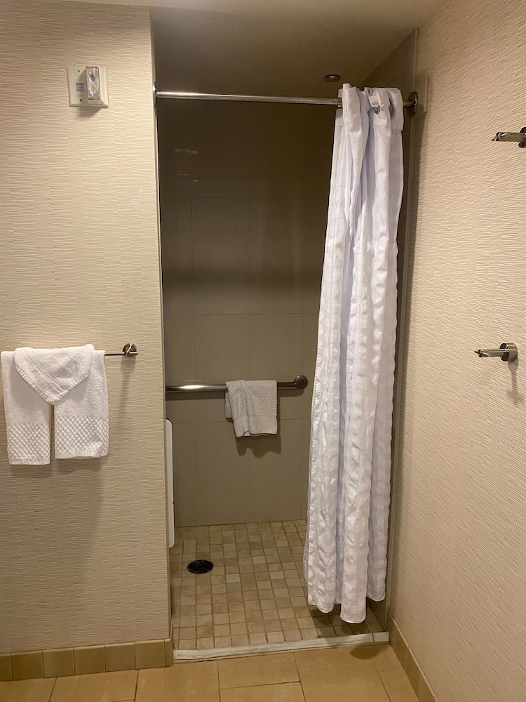 Embassy Suites by Hilton Ontario Airport 14/55