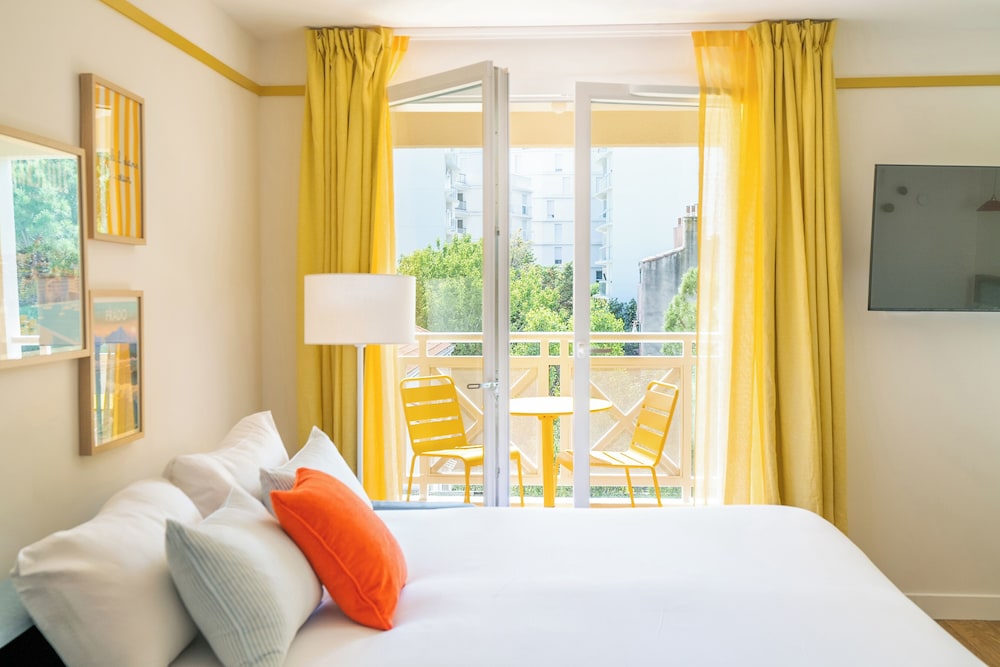 غرفة رباعية بسريرين منفصلين مع أريكة، Hotel Soleo Prado 2/9