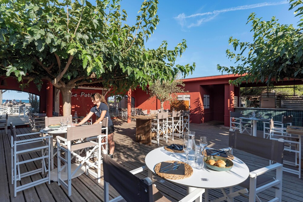 restaurant cafeteria