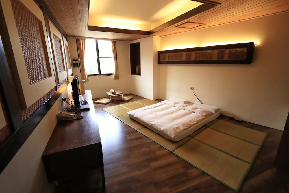Fenchihu Hotel 7/25