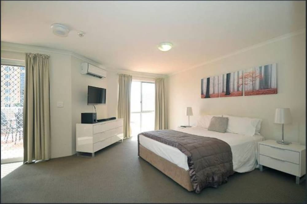 MARKHAM COURT 28/66