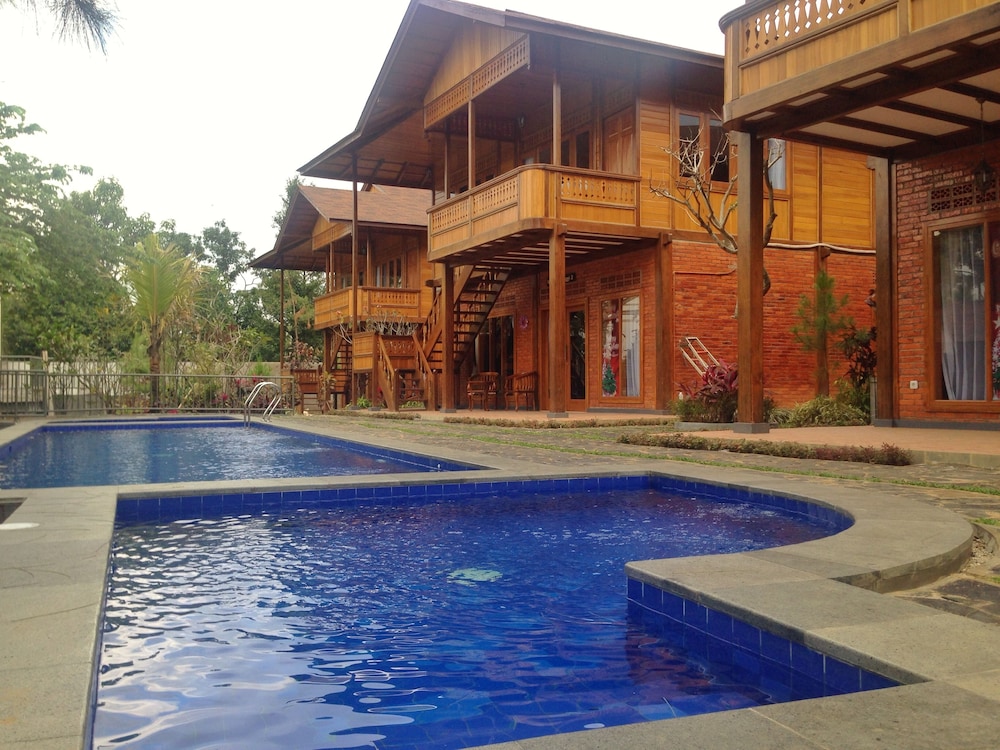 Jambuluwuk Convention Hall and Resort Puncak photo4