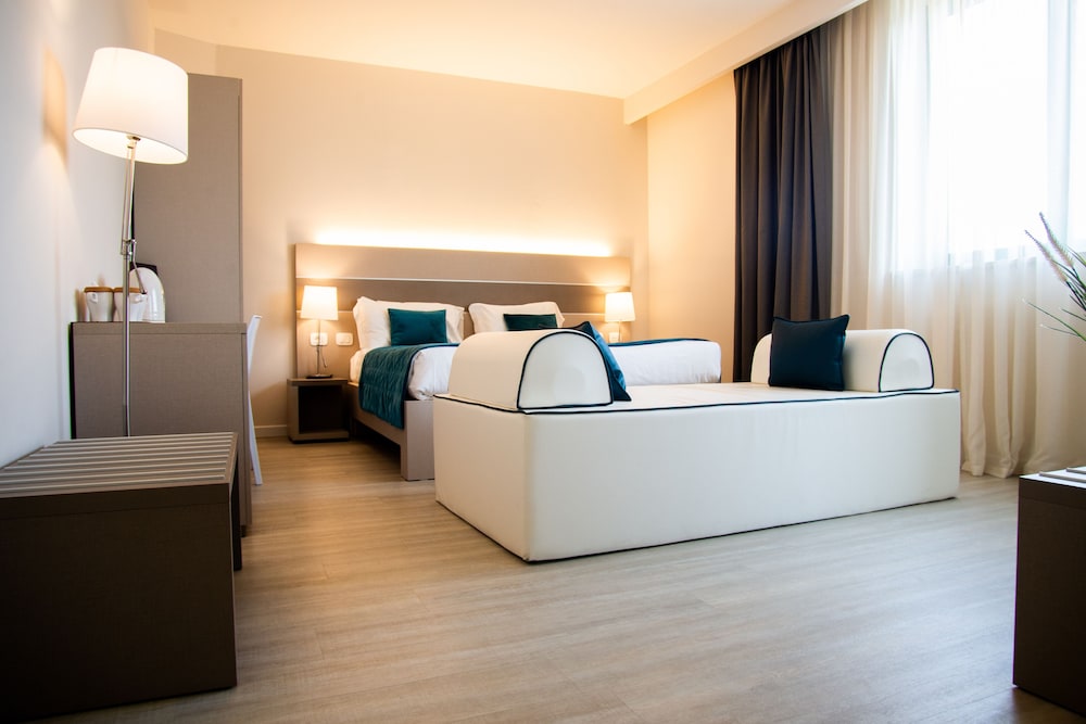 HOTEL GLIS 33/64