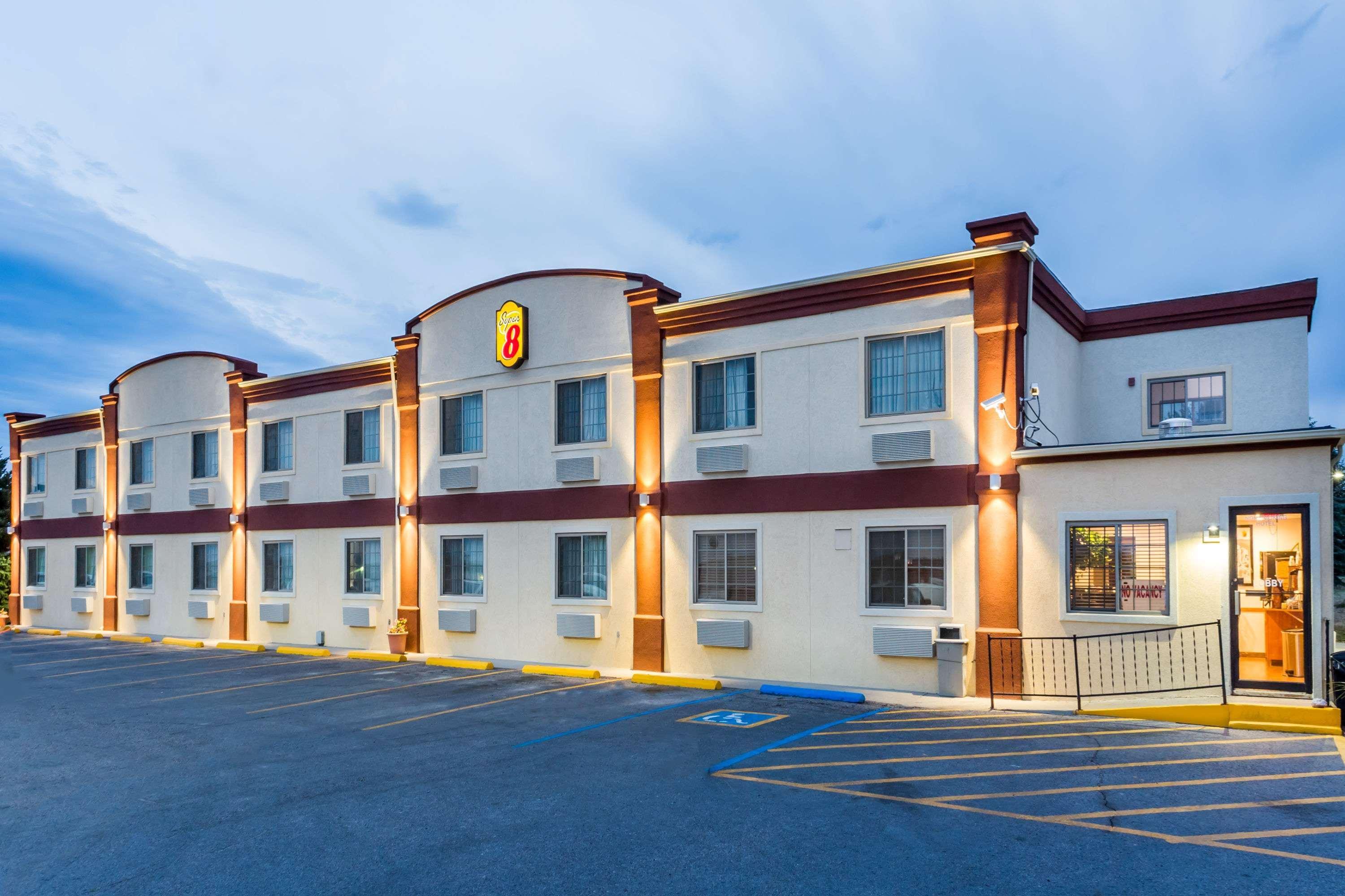 Super 8 by Wyndham Douglas, WY 1/17
