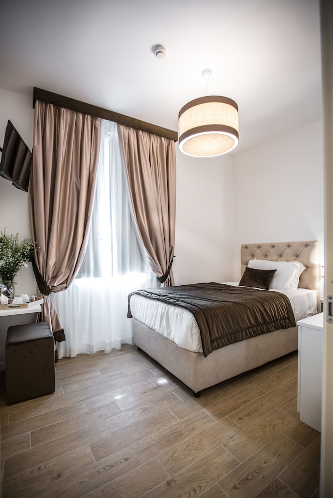 Chic Town Luxury Rooms 57/69