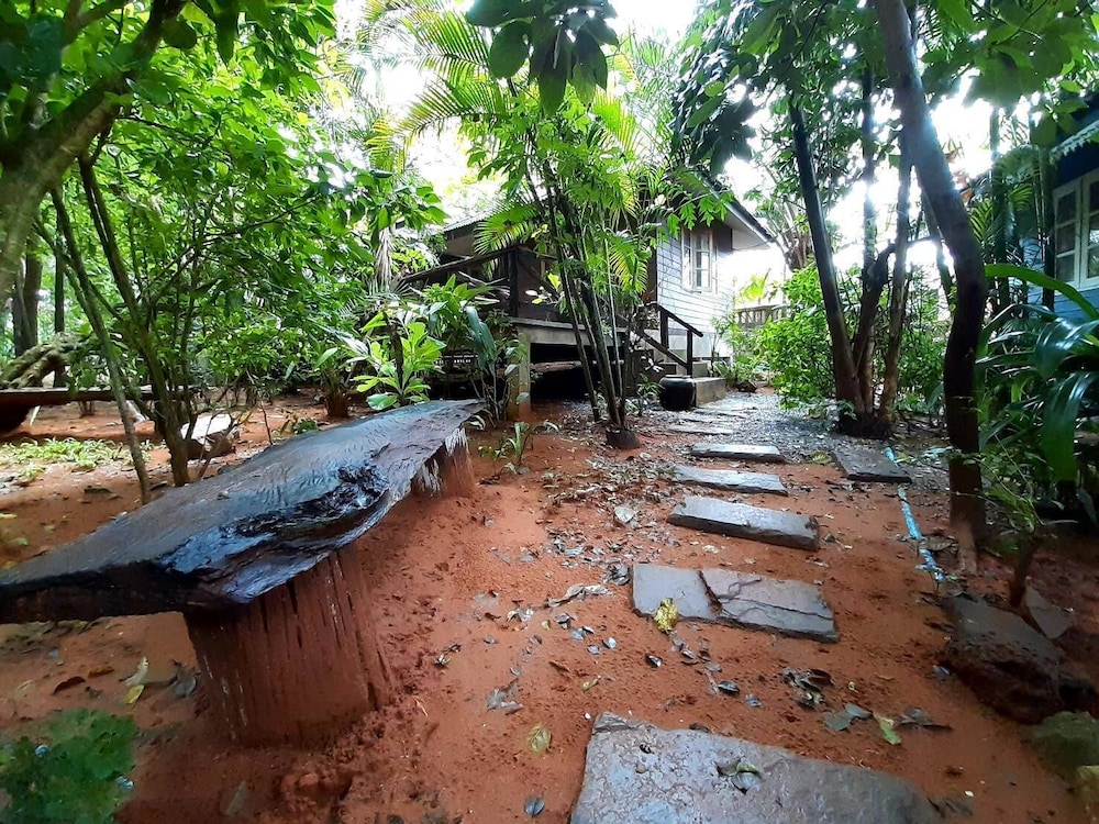Jungle Bay Resort 36/42