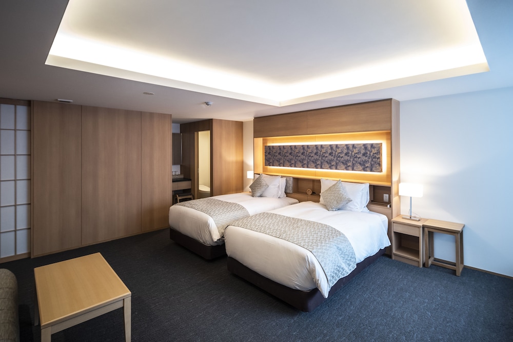 FAMILY SUITE, TWIN BEDS, 2 SOFA