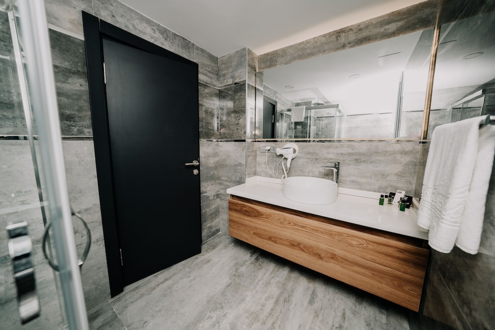 Business Life Hotel Bakirkoy 40/40