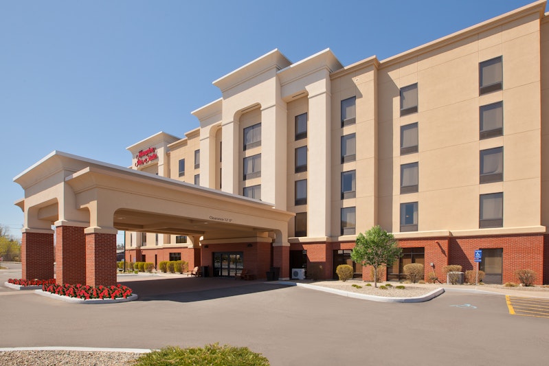 Hampton Inn Suites Plattsburgh 45/47