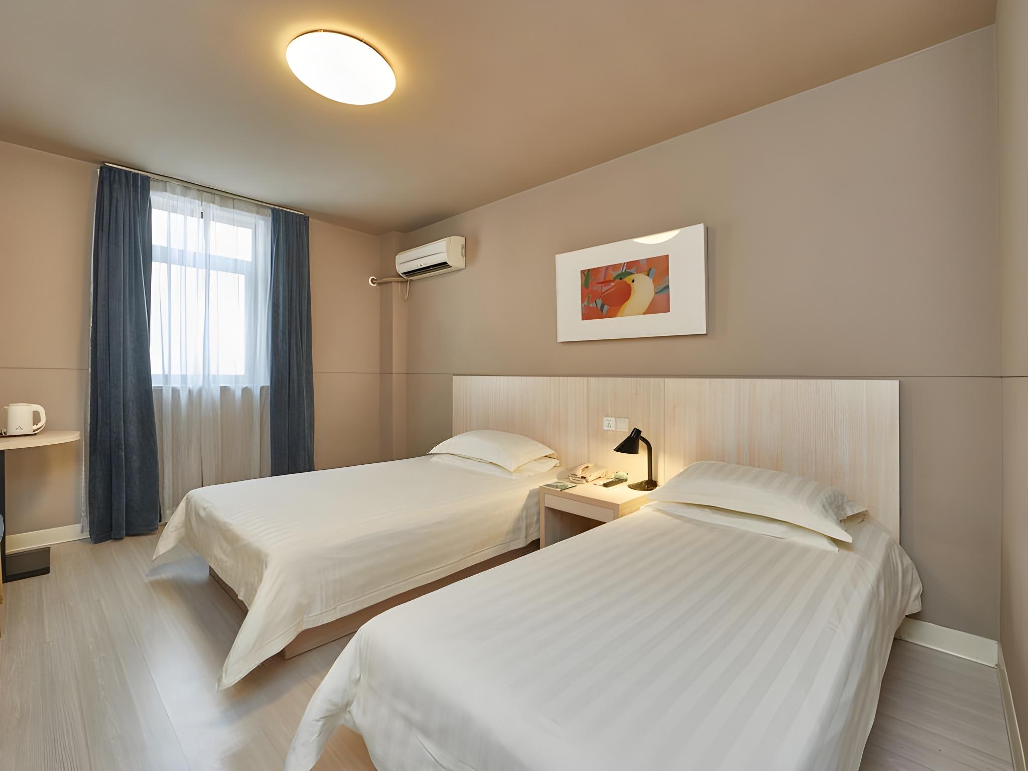 Room, Twin Beds