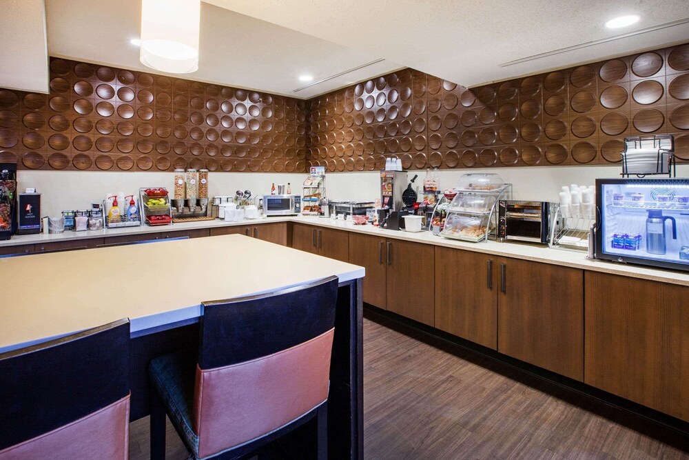 Wingate By Wyndham Roseville Detroit 13/17