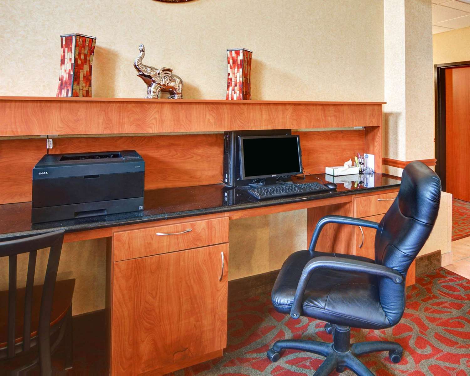 Quality Suites Near Cedar Creek Lake Mabank, TX 39/42
