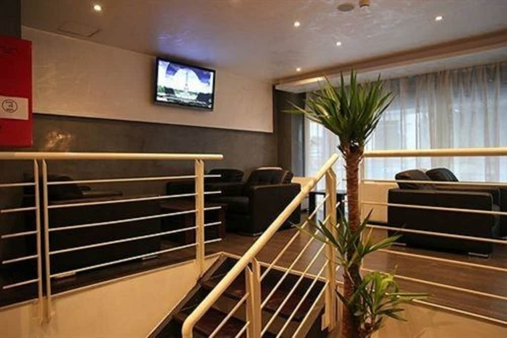 Abc Hotel 35/46