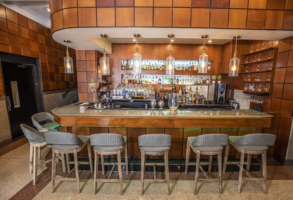Chesterfield Hotel and Suites 37/50