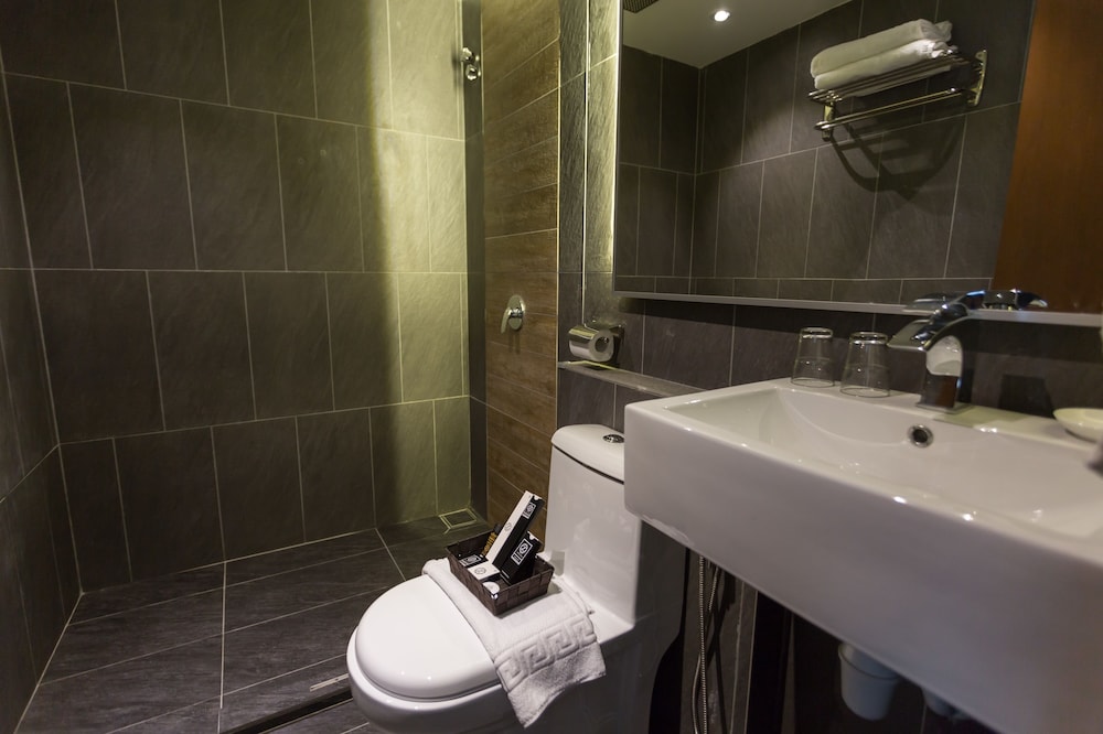 Z Hotel 42/50
