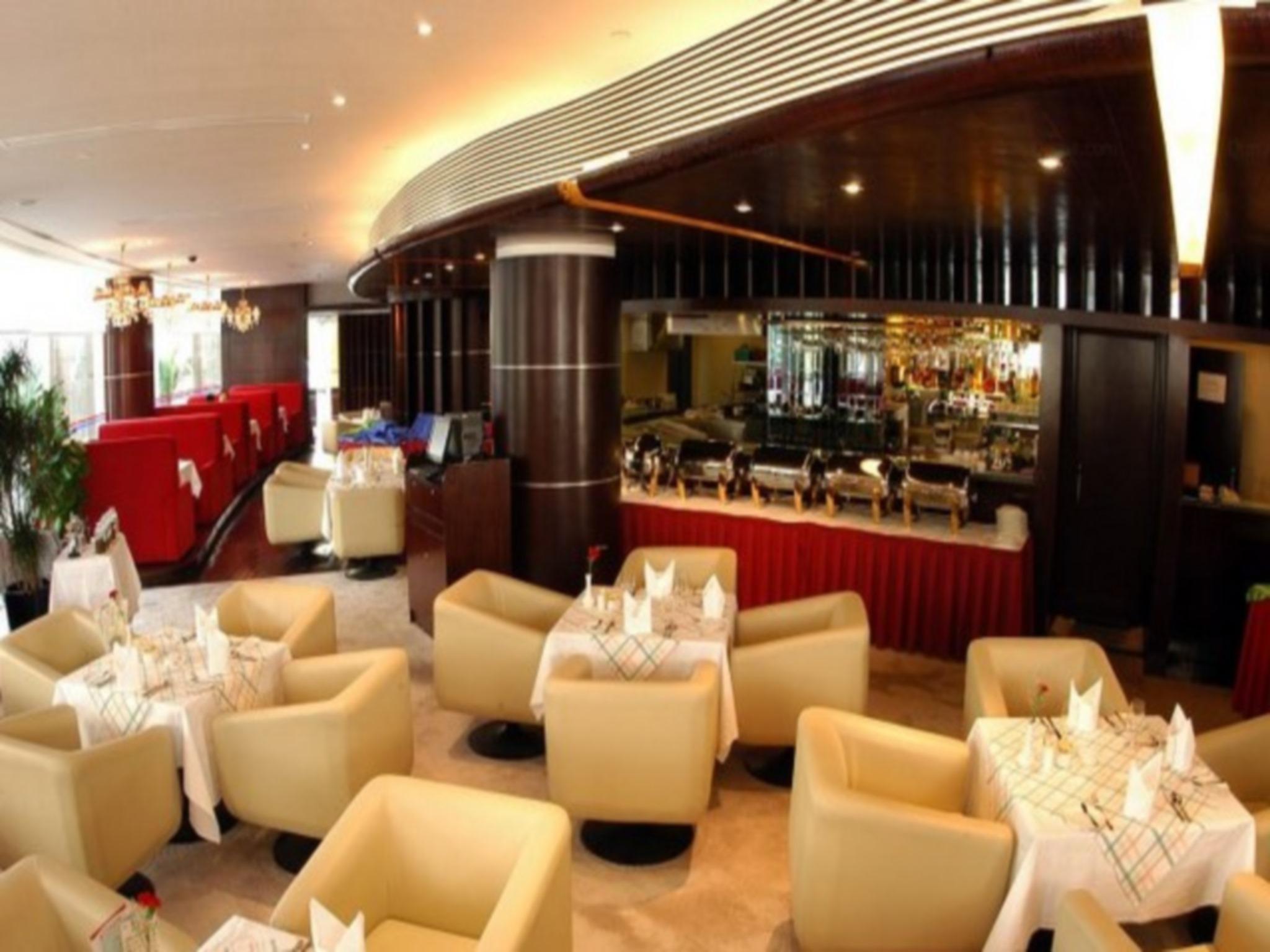 Rich Hotel 32/43