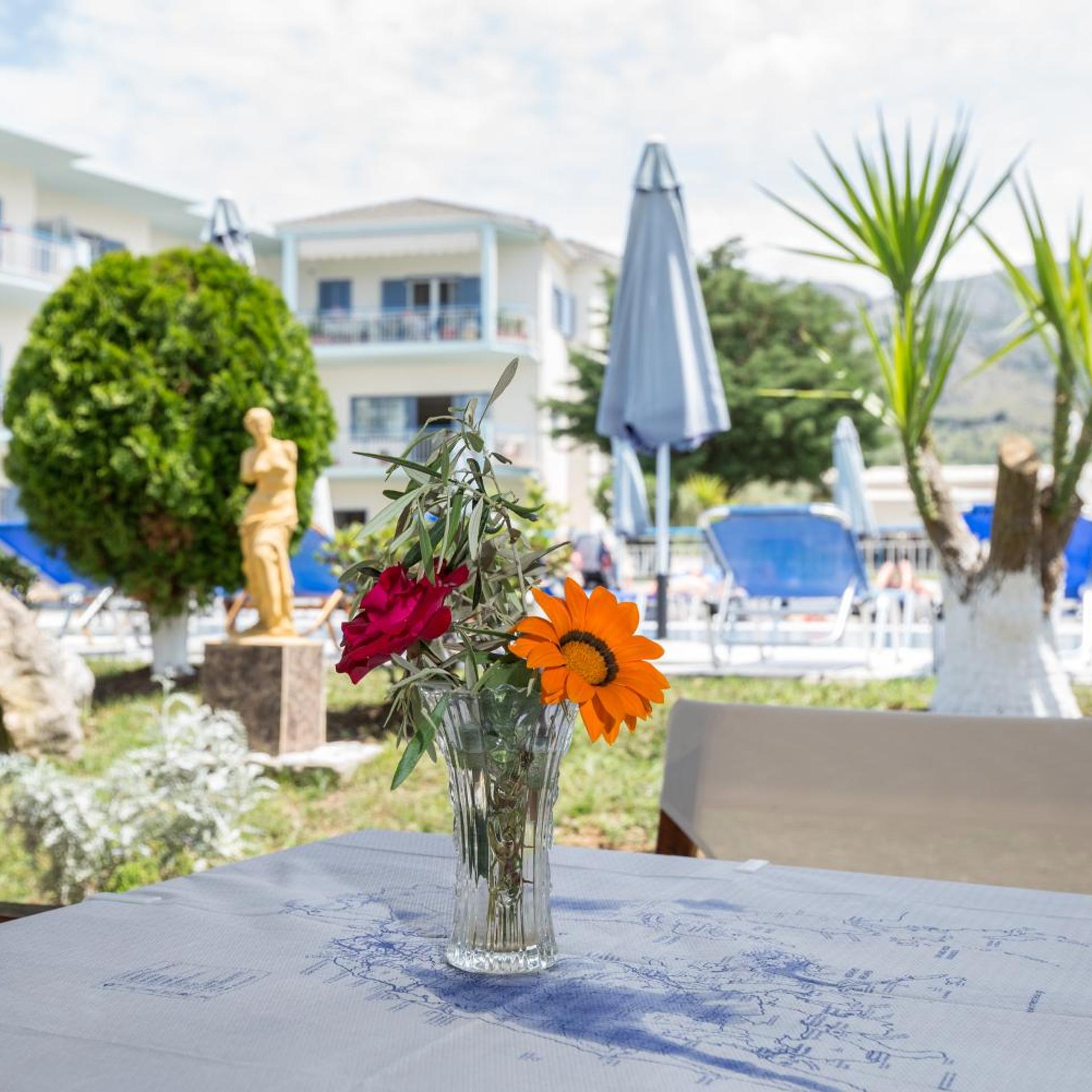 Cliff Bay Hotel 52/62
