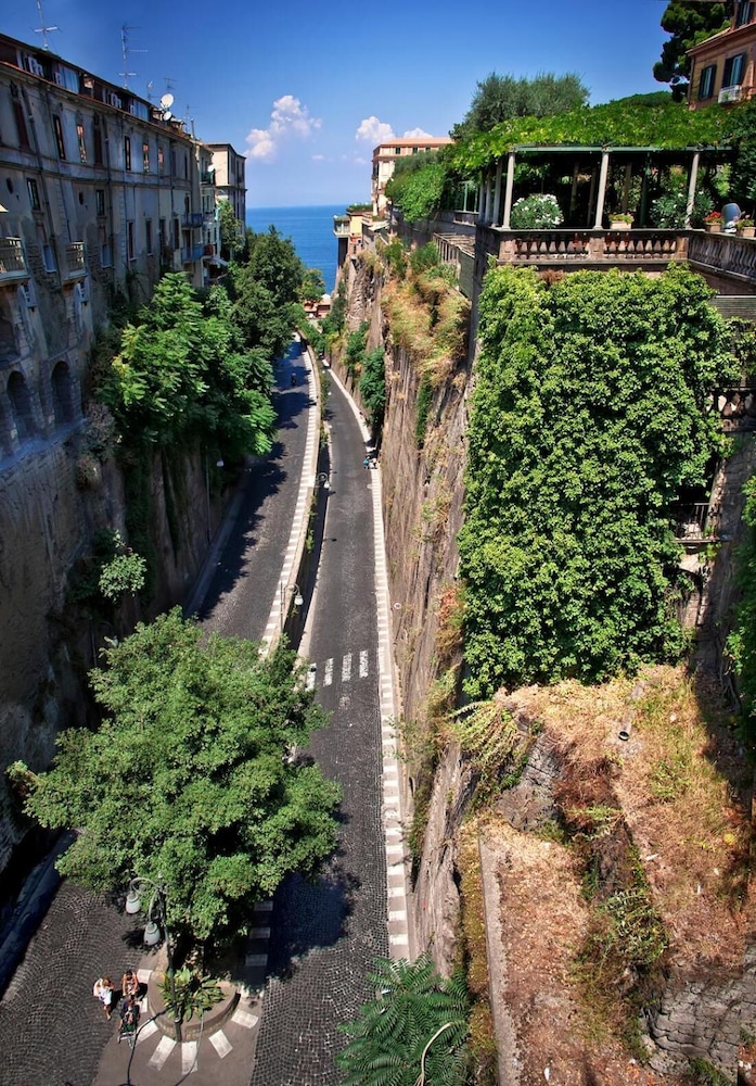 Palazzo Tasso 60/71