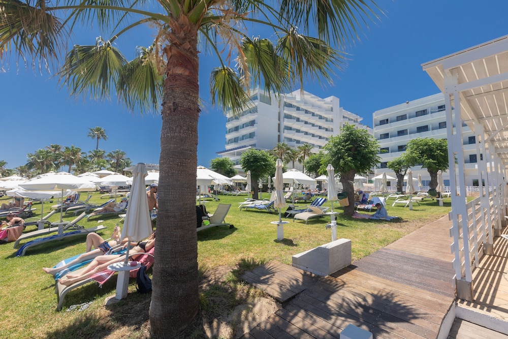 Iliada Beach Hotel 56/64