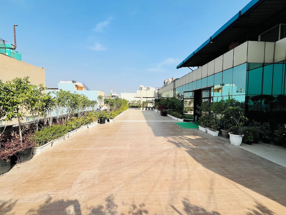 Airport Hotel Grand Delhi 50/52
